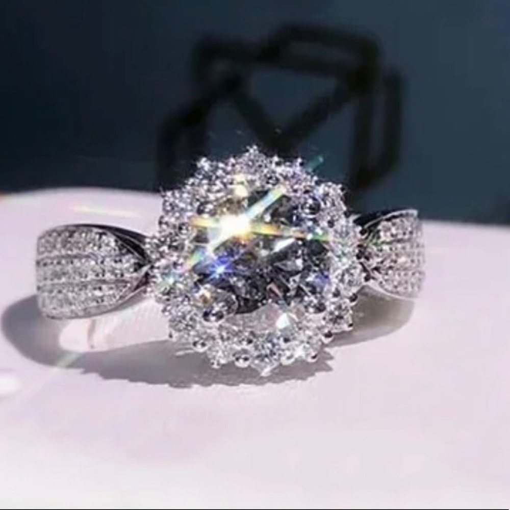 ❌SOLD❌ CZ Cluster Ring, Size 8, New